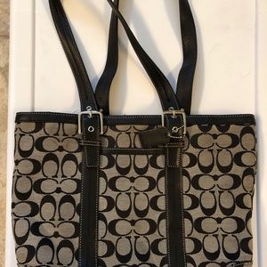 Coach Signature Shoulder Bag/Purse